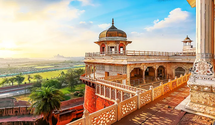 Interior de piedra arenisca roja del Fuerte de Agra — tour Triángulo Dorado India TTI Tours