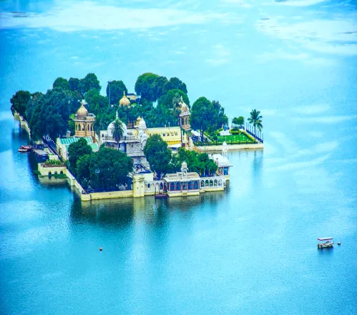 Palacio del Lago Udaipur en el lago Pichola Rajasthan India