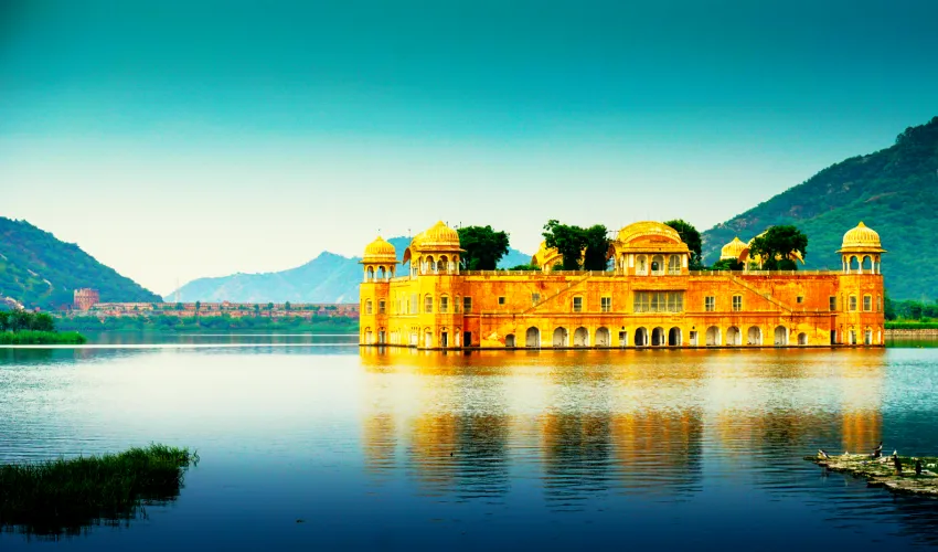 Reflejo del Real Jal Mahal — Jaipur Rajastán India