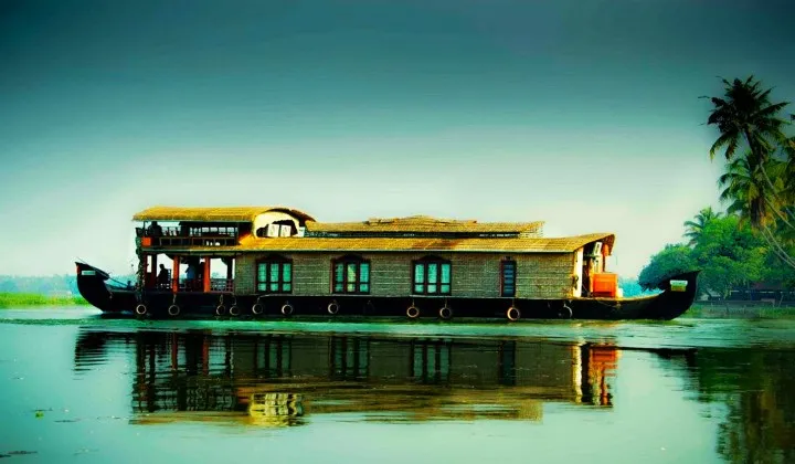 Kerala houseboat Alleppey backwaters South India first time India tour TTI Tours