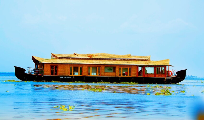 Beaches & Backwaters of Kerala – 6 Day Leisure Escape