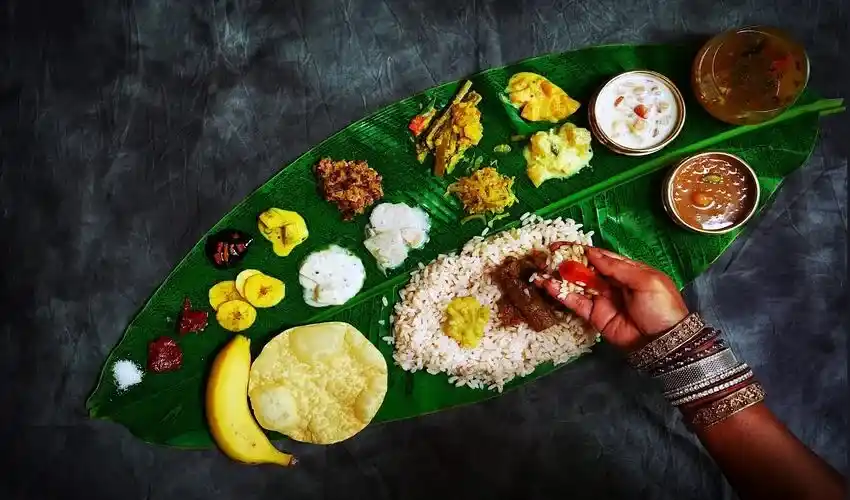 Traditional Kerala banana leaf meal served during a Kerala cuisine tour