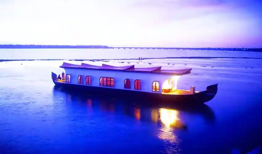 Luxury Kerala Houseboat in Kerala Backwaters