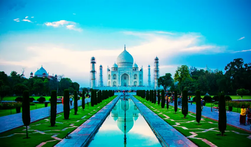 Taj Mahal TTI Tours