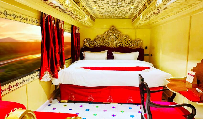 Luxury Palace on Wheels With Varanasi 11 Days